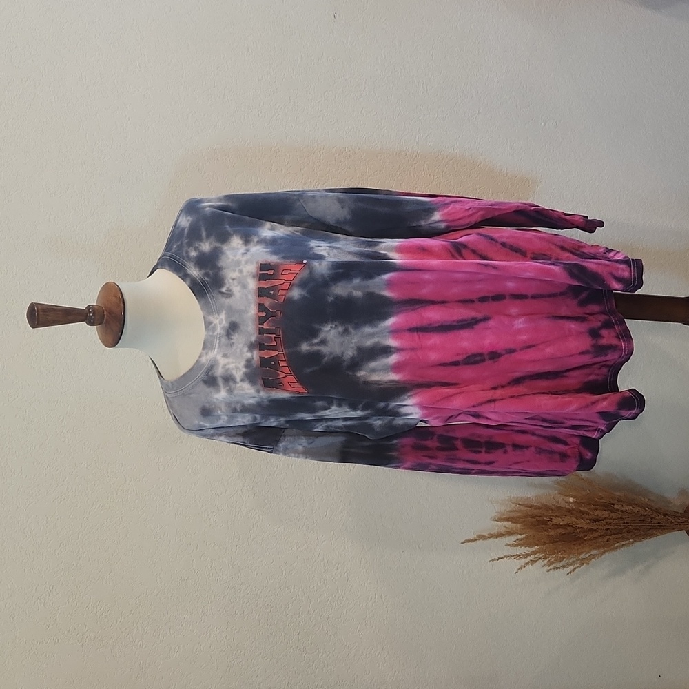 AALIYAH Long Sleeve Graphic Tee